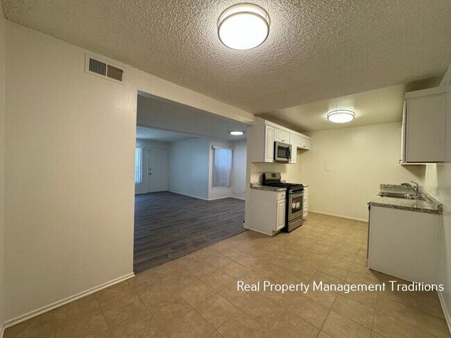 Building Photo - 3 + 2 Condo West Lancaster