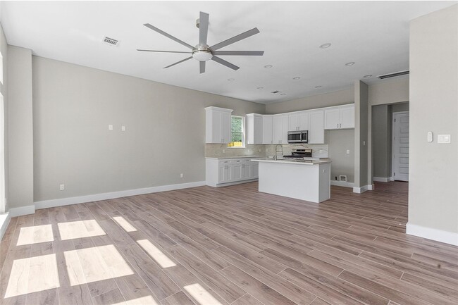 Building Photo - 5506 Pershing St