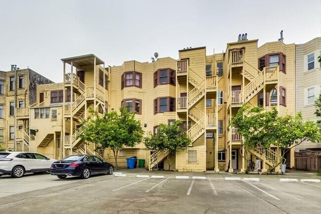 Building Photo - 1338 Haight St