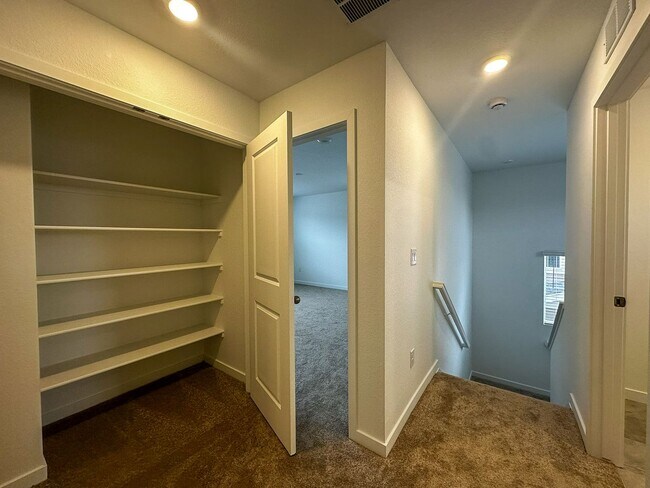 Building Photo - ALMOST BRAND NEW exquisite 3bd home in Harvest Ridge community