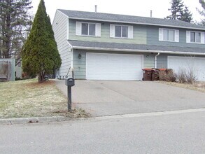 Building Photo - Spacious 3BR + Bonus Room in Inver Grove Heights – Attached Garage & Pet Friendly!