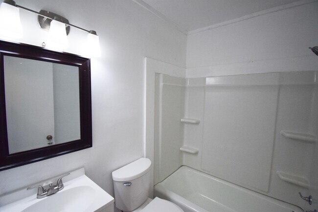 Building Photo - 2716 Sunrise St