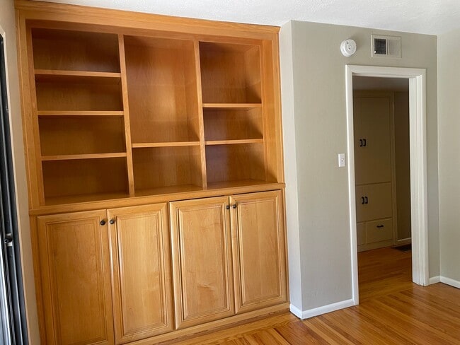 Building Photo - 3 Bed/1 Bath Single Family Home in East Sacramento