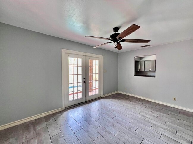Building Photo - 207 Martingale