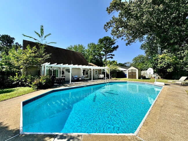 Building Photo - A Birchwood Gardens Pool Home Available 02...