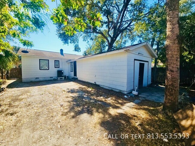 Building Photo - 535 Paris Ave S