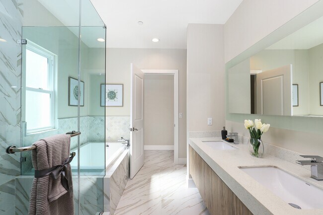 Building Photo - 15 Brookline Way