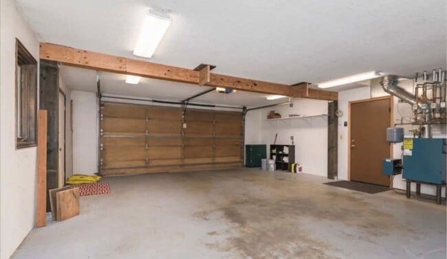 Building Photo - 4 bedroom / 2 car garage / small dog on approval