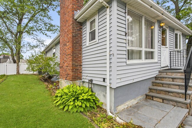 Building Photo - 1364 Trapelo Rd