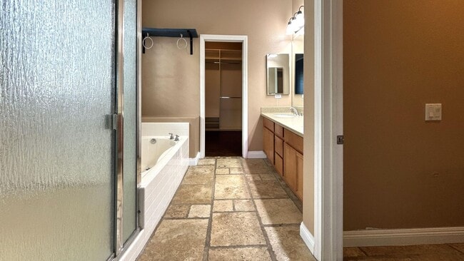 Building Photo - 1515 Shooting Star Dr