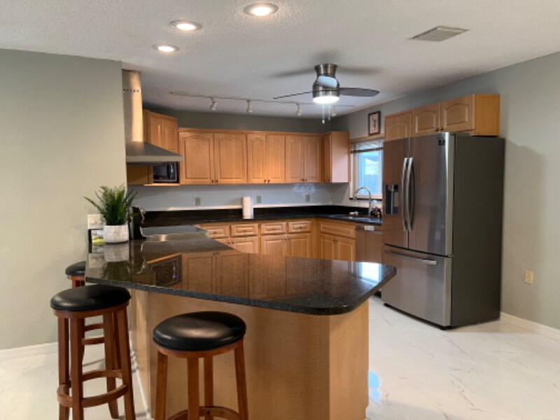 Building Photo - 538 85th Ave N