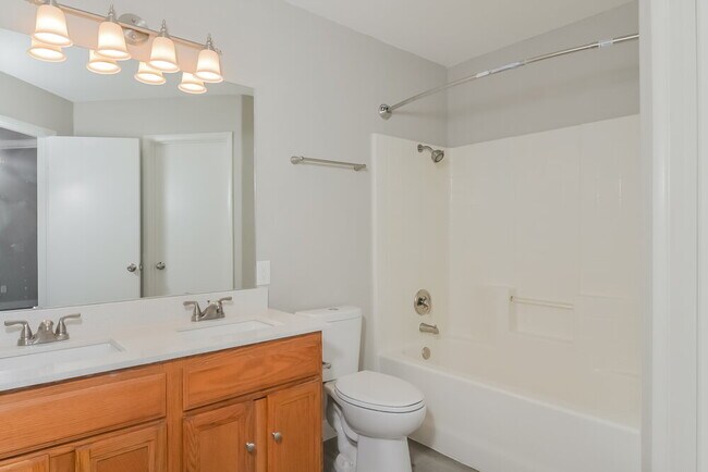 Building Photo - 390 Lombardy Cir