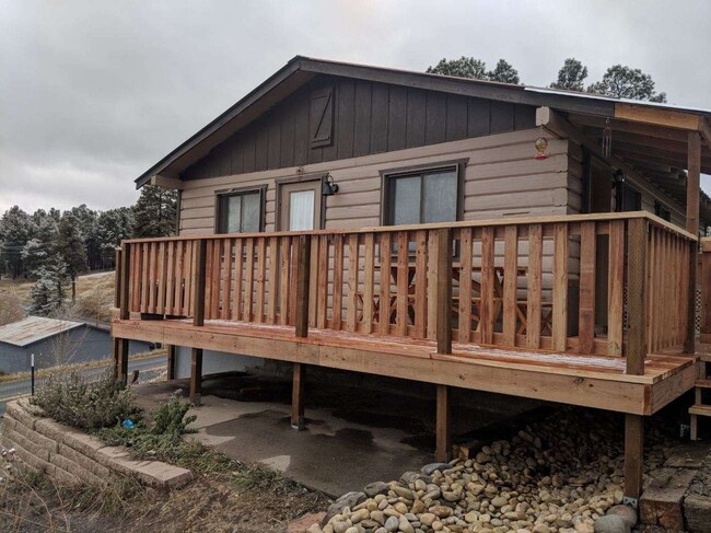 Building Photo - 2 Bedroom 1 Bathroom home located downtown Pagosa with views.