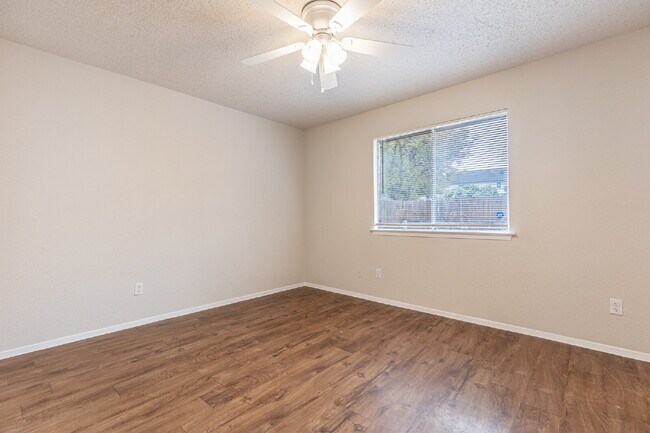 Building Photo - 323 W William Cannon Dr
