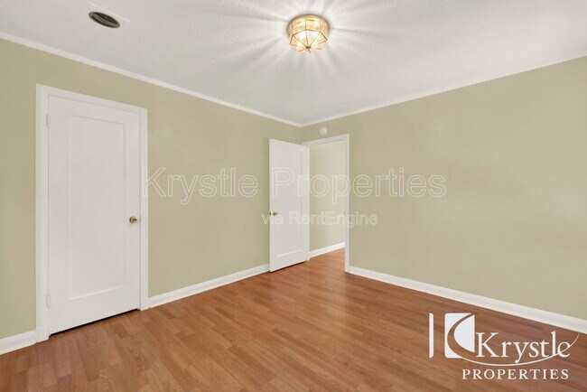 Building Photo - 549 Cedar St