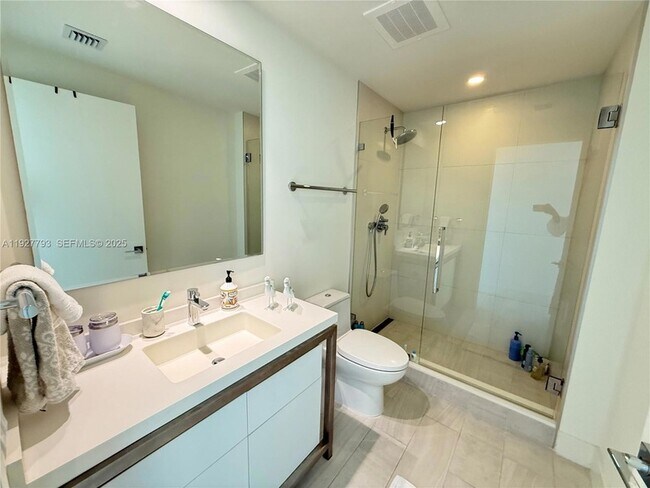 Building Photo - 2000 Metropica Wy