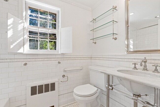 Building Photo - 18 Echo Ln