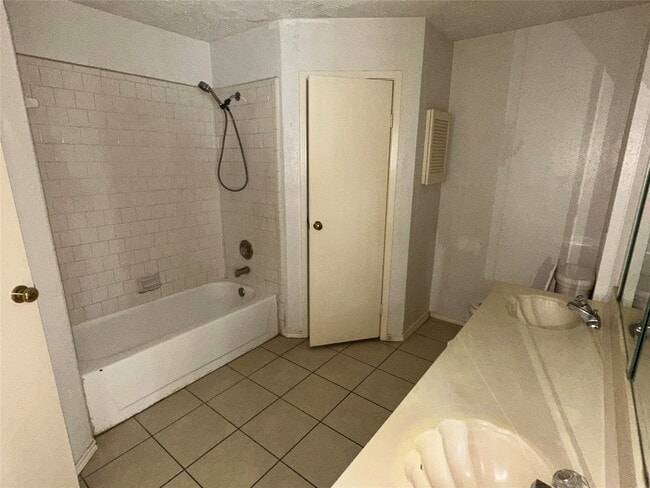 Building Photo - 6939 Greenyard Dr