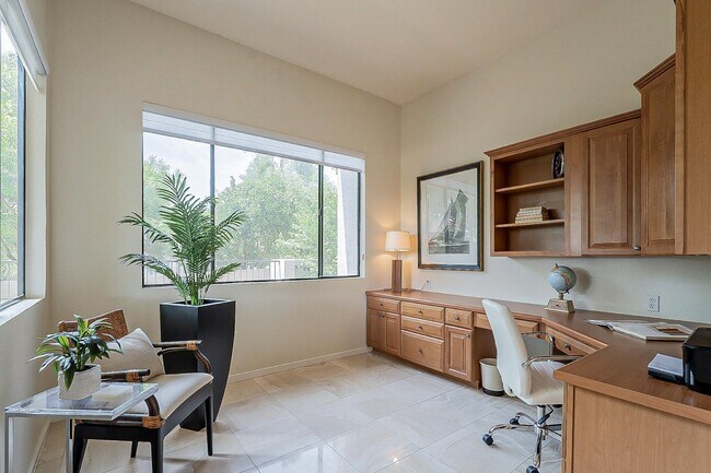 Building Photo - 7700 E Gainey Ranch Rd