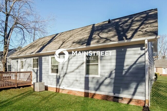 Building Photo - 3 Bedroom Pet-Friendly Home in RALEIGH, NC with Main Street Renewal