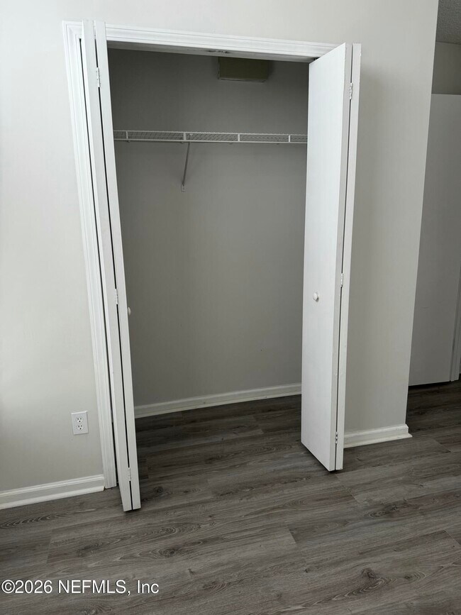 Building Photo - 286 Main St