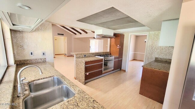 Building Photo - 6836 Orizaba Ave