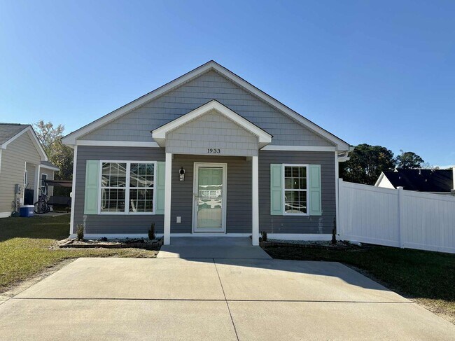Primary Photo - Move-In Ready 2 Bedroom, One Story Home – ...