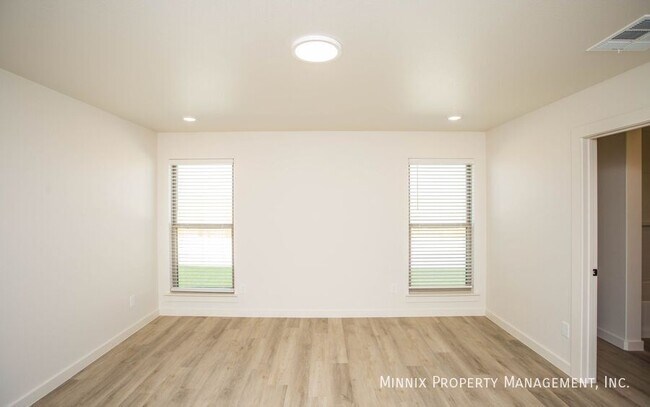 Building Photo - 2140 Langford Ave