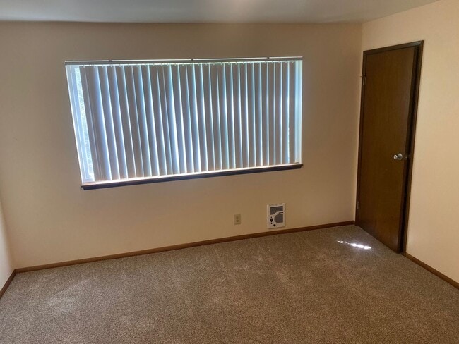 Building Photo - 260 E 38th Ave