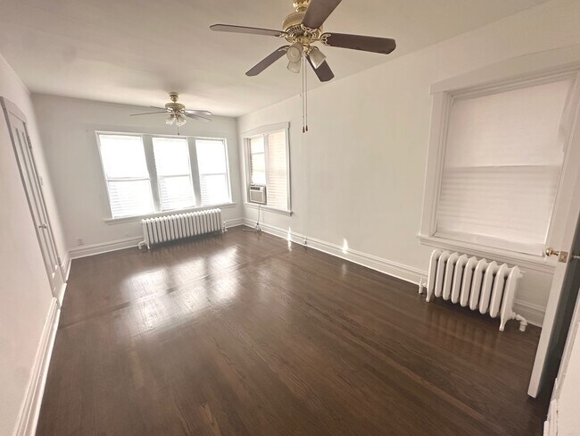 Building Photo - 5814 N Campbell Ave