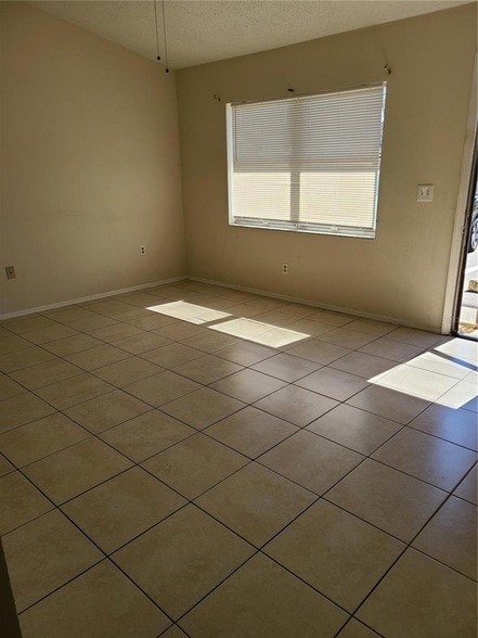 Building Photo - 1307 54th Ave E