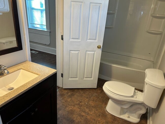 Building Photo - 2 Bedroom Home Near Plaza Midwood!