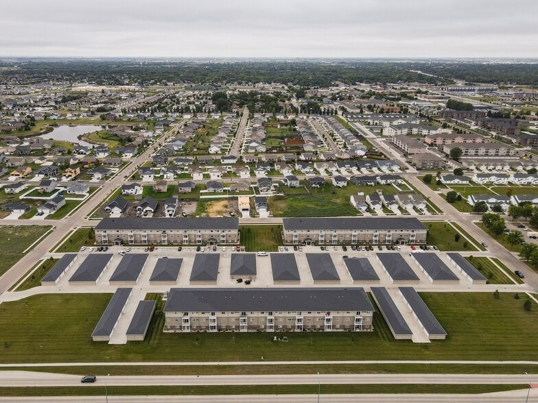 Building Photo - Summit Ridge