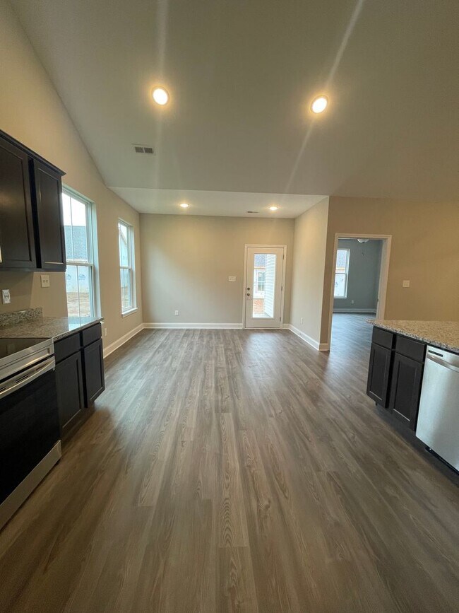 Building Photo - 2-Bedroom Townhome in Lenoir City