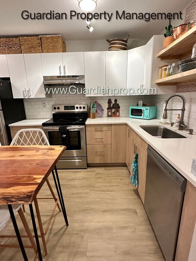 Building Photo - Renovated Champlin 2nd Floor Apartment, Di...
