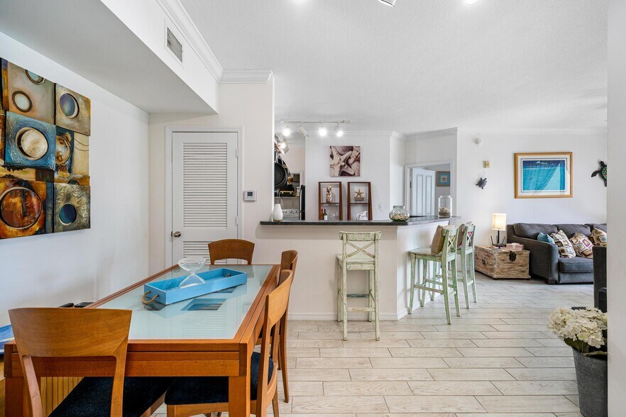 Building Photo - 9172 Collins Ave