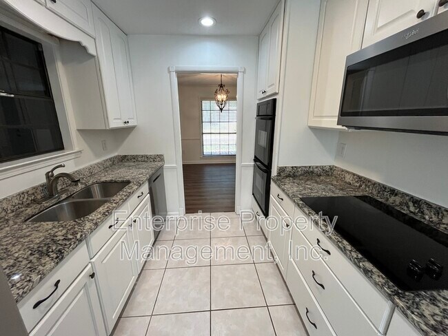 Building Photo - 1764 Chertsy Dr