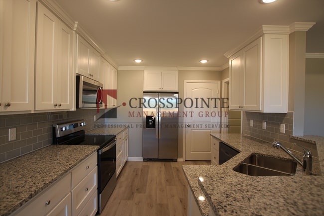 Building Photo - Beautiful 3 Bedroom 2 Bathroom Townhouse in South Tyler!