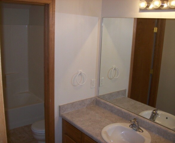 Master Bath - 3027 N Fremont Ave