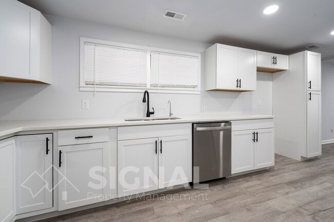 Building Photo - 430 Laird Ave