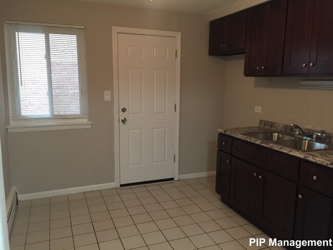 Building Photo - 2800 Burr Oak Ave