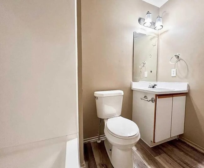 Building Photo - 15650 Stone Crossing Dr