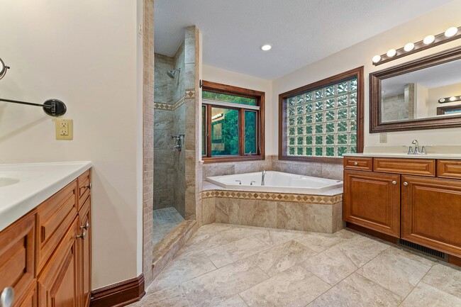 Building Photo - 652 Saddlebrook Dr