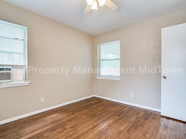 Building Photo - Charming 3-Bedroom Home with Spacious Yard...