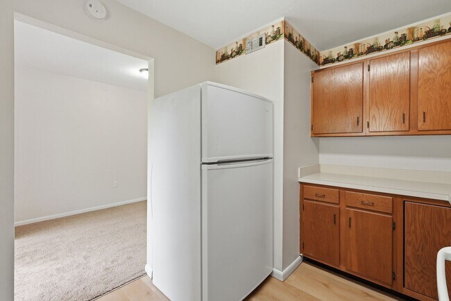 Building Photo - Southfork Oaks Condo