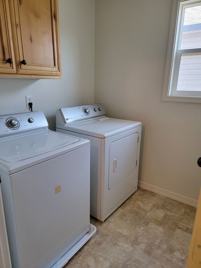 Building Photo - Great home in Middleton