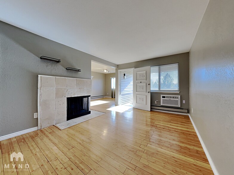 Building Photo - 7885 Barbara Ann Dr