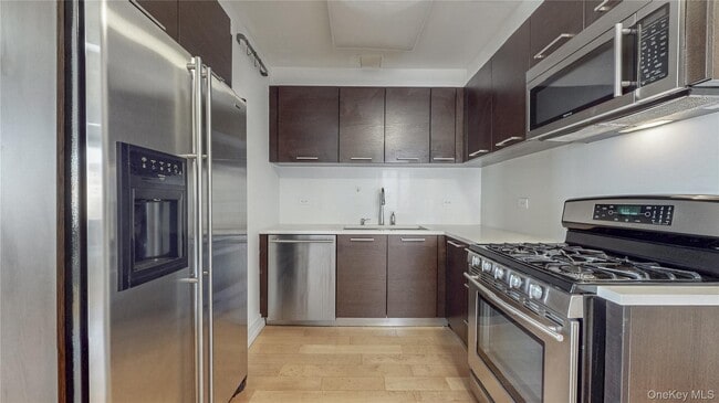 Building Photo - 64-05 Yellowstone Blvd