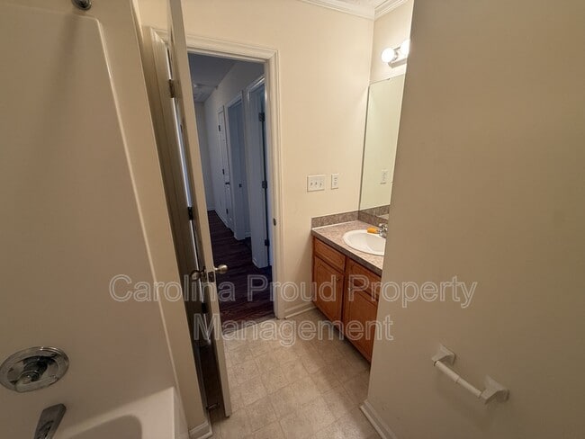 Building Photo - 4033 Cobblestone Dr