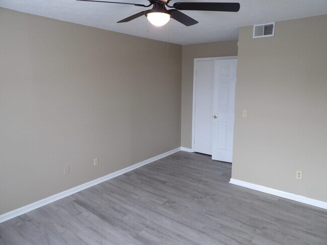 Building Photo - 140 Landings Dr